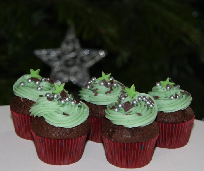 mini star christmas cupcakes