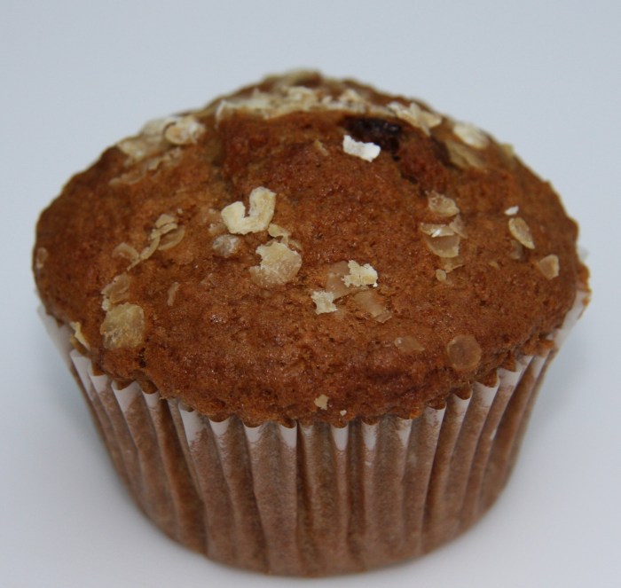 cinnamon raisin muffin