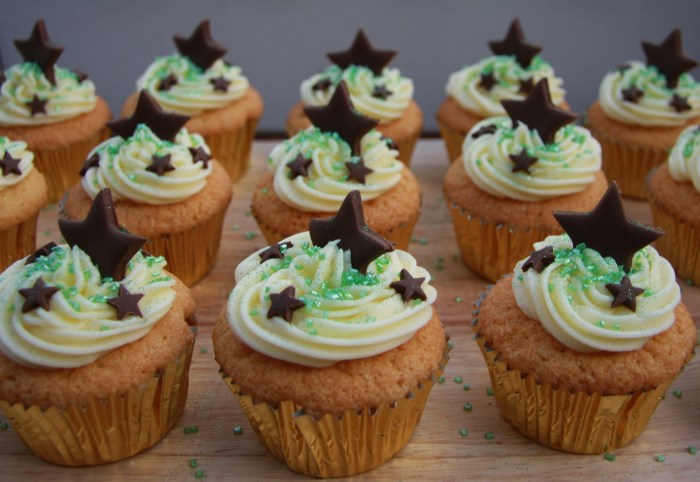 vanilla cupcakes chocolate stars