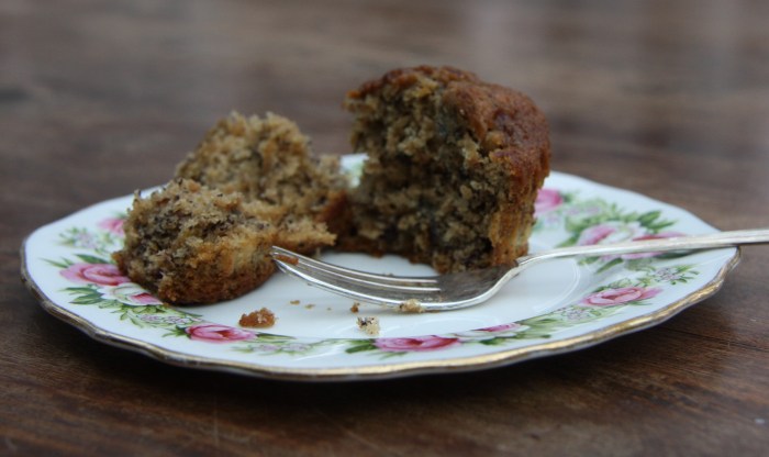 banana walnut muffin