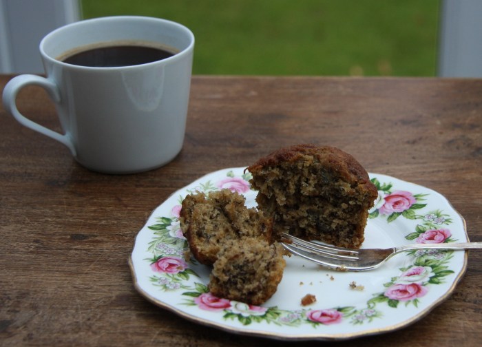 banana walnut muffin