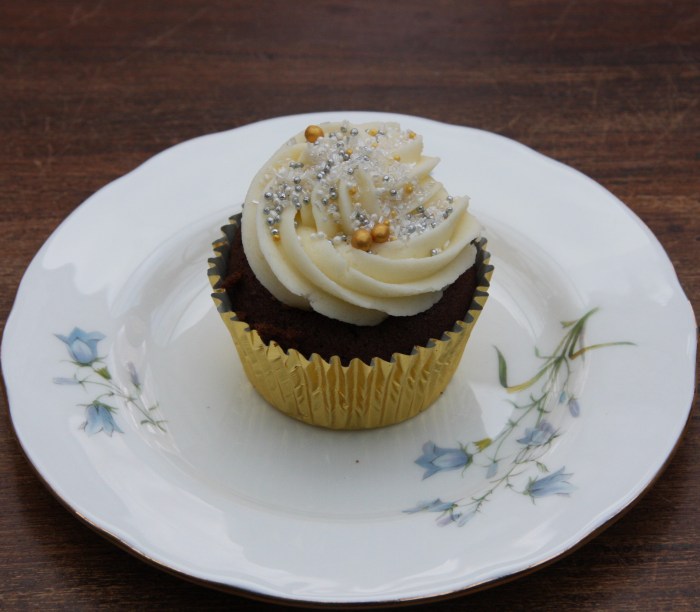 chocolate vanilla cupcake