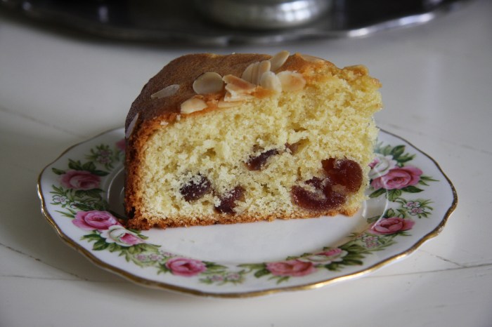 almond cherry cake