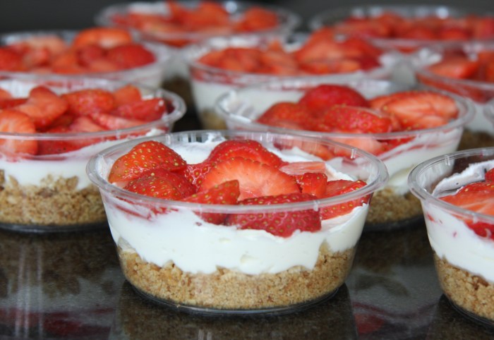 mini strawberry cheesecake