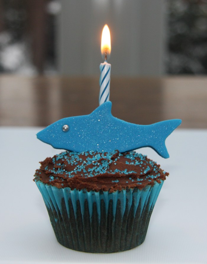 shark cupcake