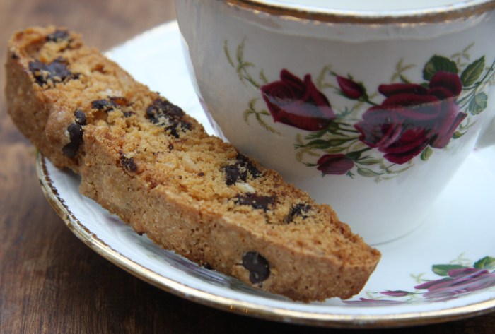 chocolate macadamia biscotti