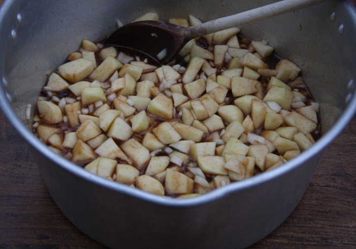 apple chutney ingredients