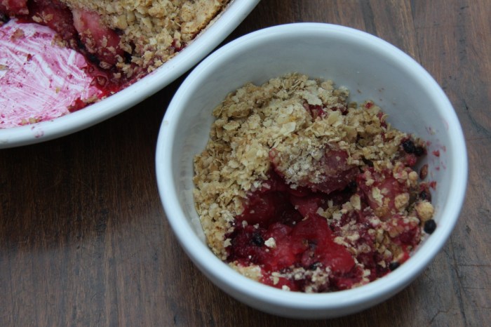 apple elderberry crumble