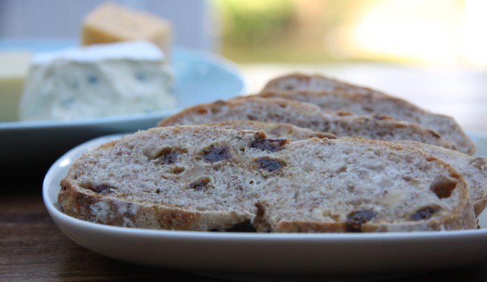 date walnut rye bread