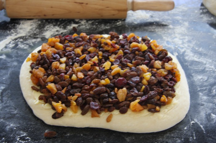 making cinnamon bread