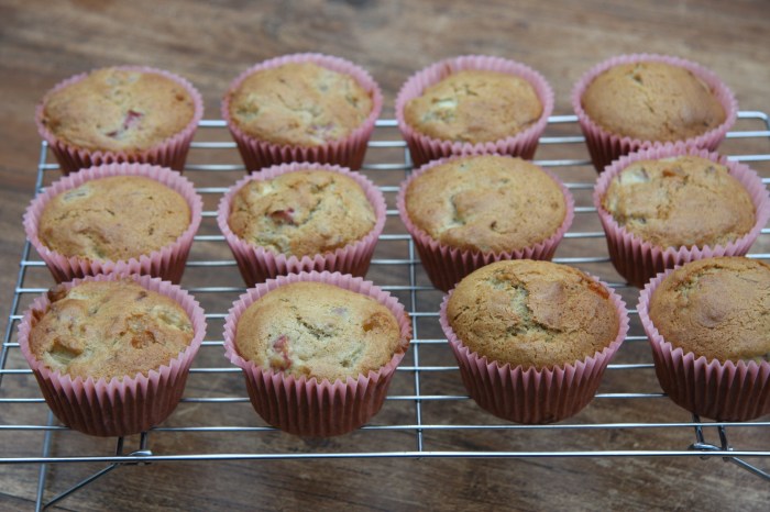 rhubarb ginger muffins