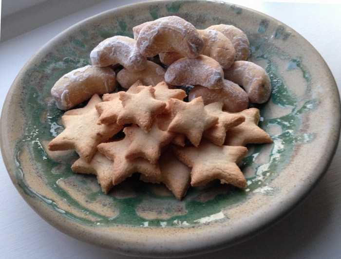 cinnamon stars vanilla crescents