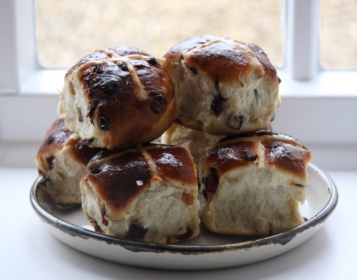 chocolate hot cross buns