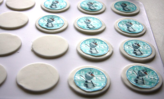 making cupcake toppers