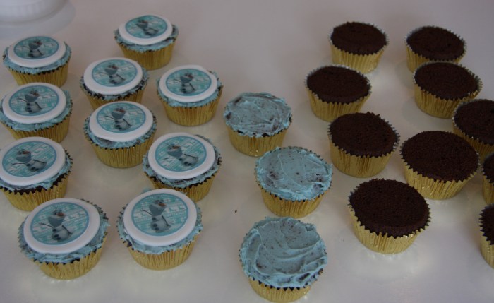 making olaf cupcakes