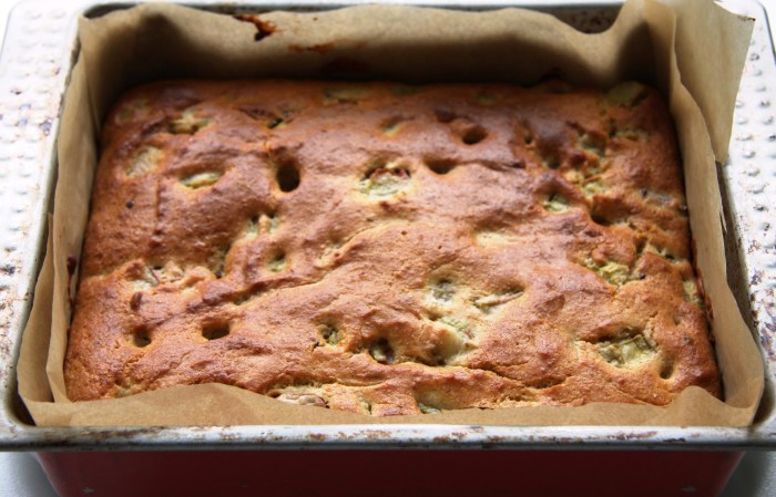rhubarb cardamom cake